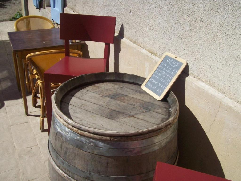 לינה וארוחת בוקר Ponet-et-Saint-Auban Le Vin De L'Ete מראה חיצוני תמונה